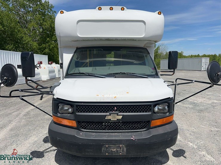 2010-chevrolet-express-20-passenger-mini-bus-image-2