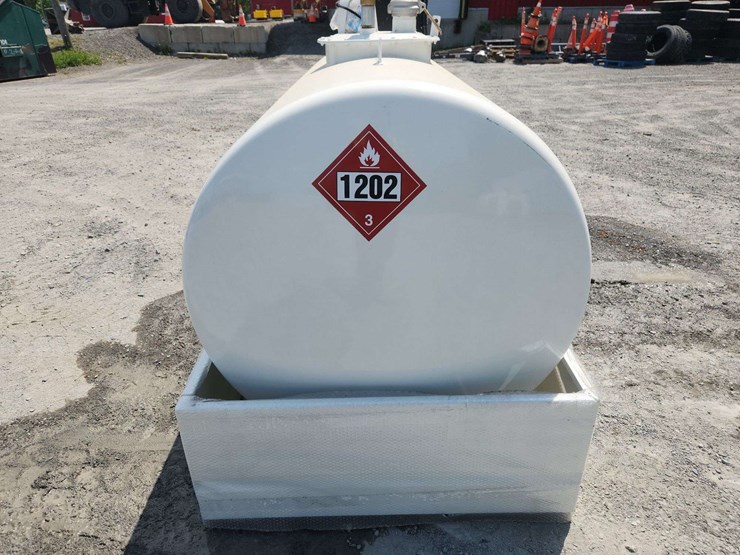 am-tank-fuel-tank-with-pump/nozzle-(490-gallon/1800-litre)-image-2