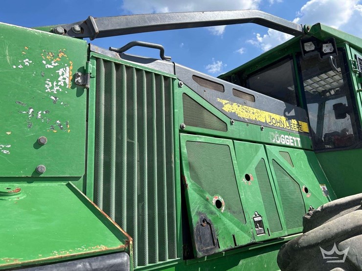 2021-deere-843l-image-25