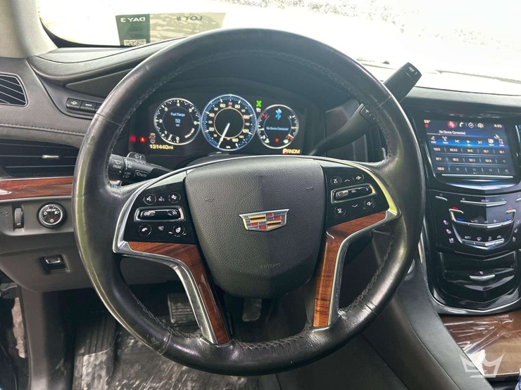 2015-cadillac-escalade-image-12