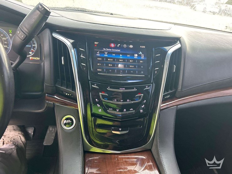 2015-cadillac-escalade-image-14