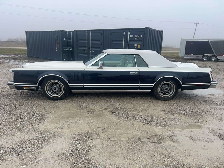 1979-lincoln-continental-mark-v-image-2