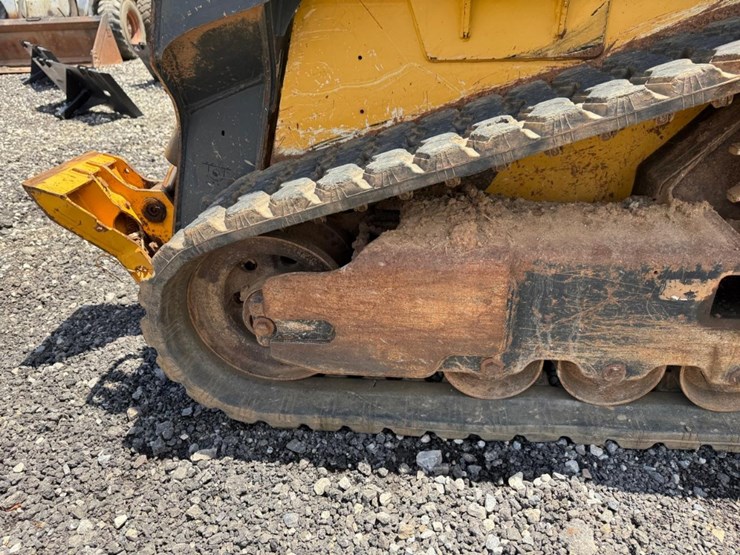 2016-deere-317g-image-18