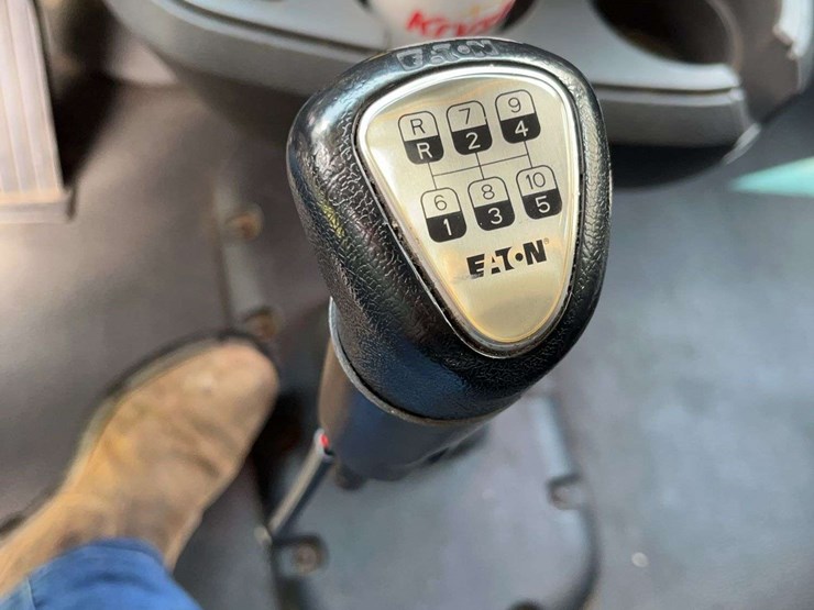 2022-kenworth-t680-image-25