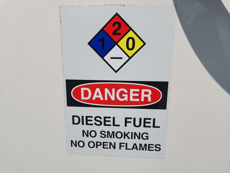 am-tank-fuel-tank-with-pump/nozzle-(1050-gallon/4000-litre)-image-9