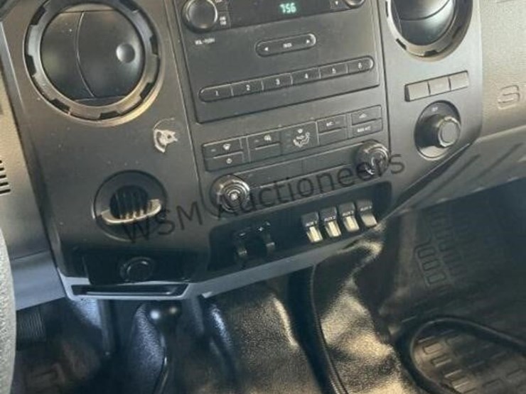 2014-ford-f550-image-21