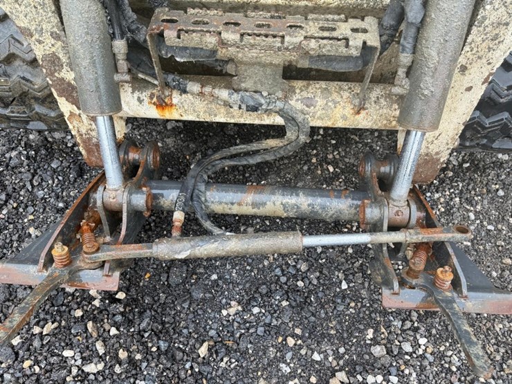 2020-bobcat-t595-image-10