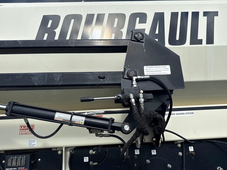 2006-bourgault-8710-air-seeder-image-17