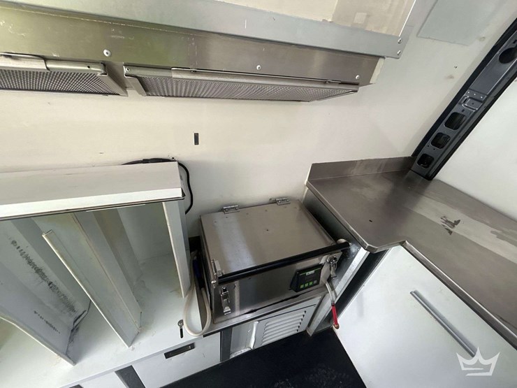 2021-mercedes-benz-sprinter-4500-image-25