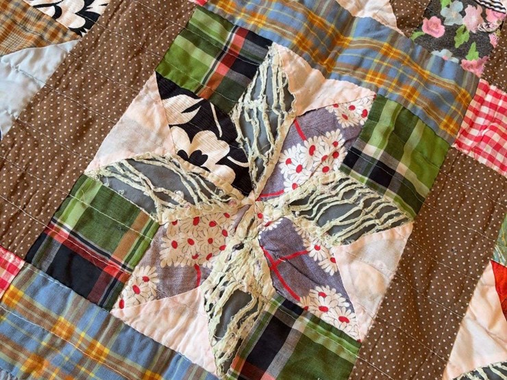 multi-pattern-patchwork-quilt-with-star-motif-image-6