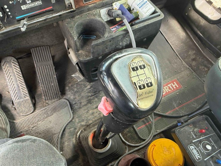 2001-kenworth-w900l-image-42