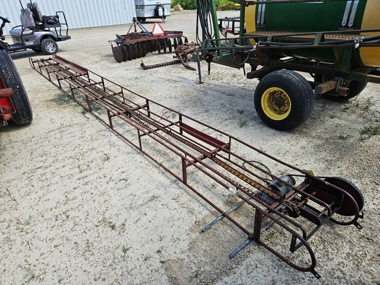 new-holland-25-image-3