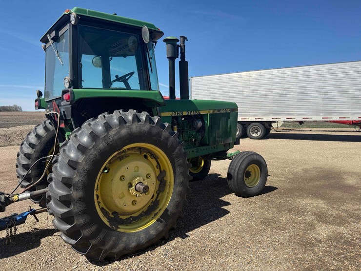 john-deere-4440-image-4