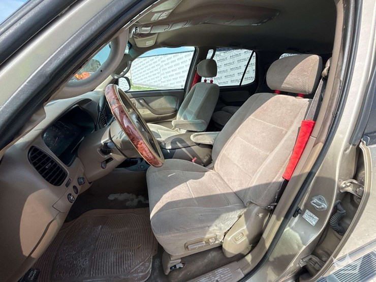 2002-toyota-sequoia-image-12