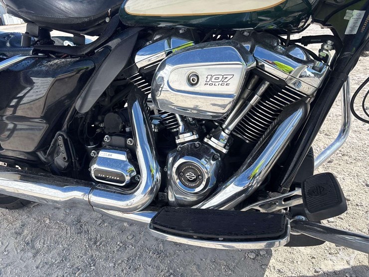 2017-harley-davidson-road-king-motorcycle-image-8