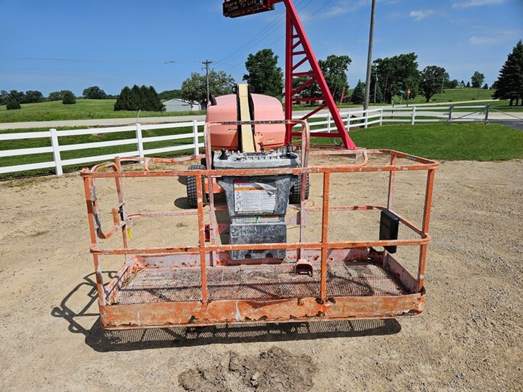 2015-jlg-400s-image-8