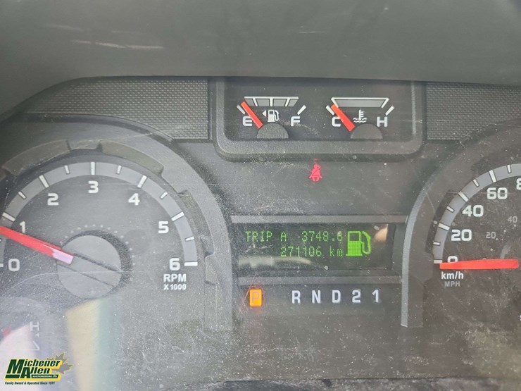 2010-ford-cargo-image-23