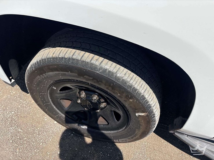 2018-chevrolet-tahoe-image-21