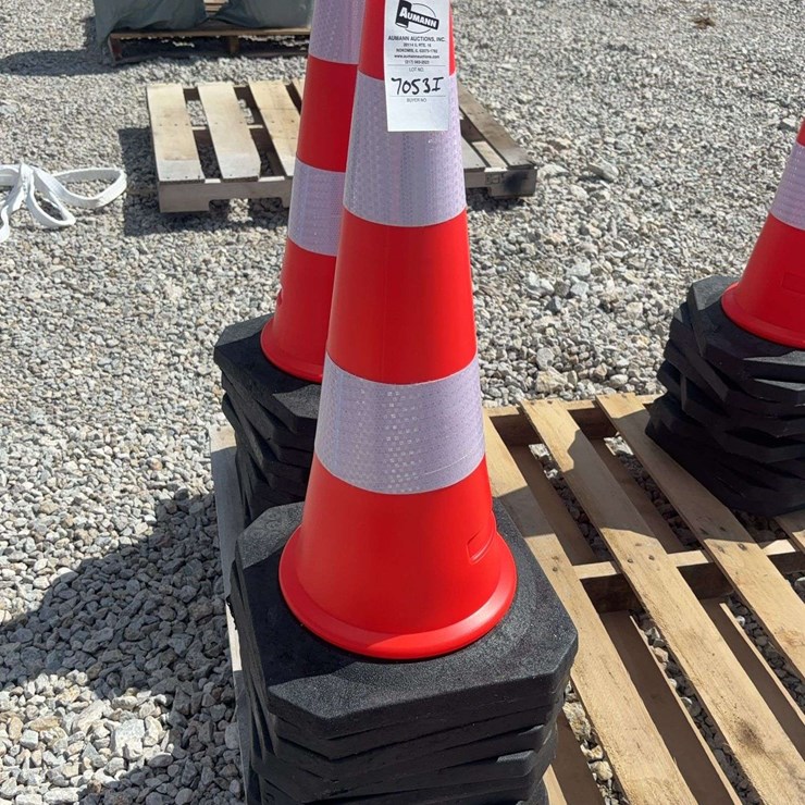 Traffic Cones with Heavy Rubber Bases