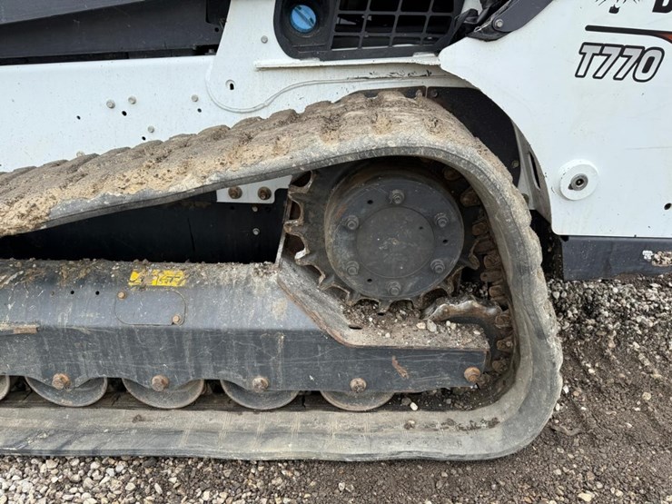 2017-bobcat-t770-image-18