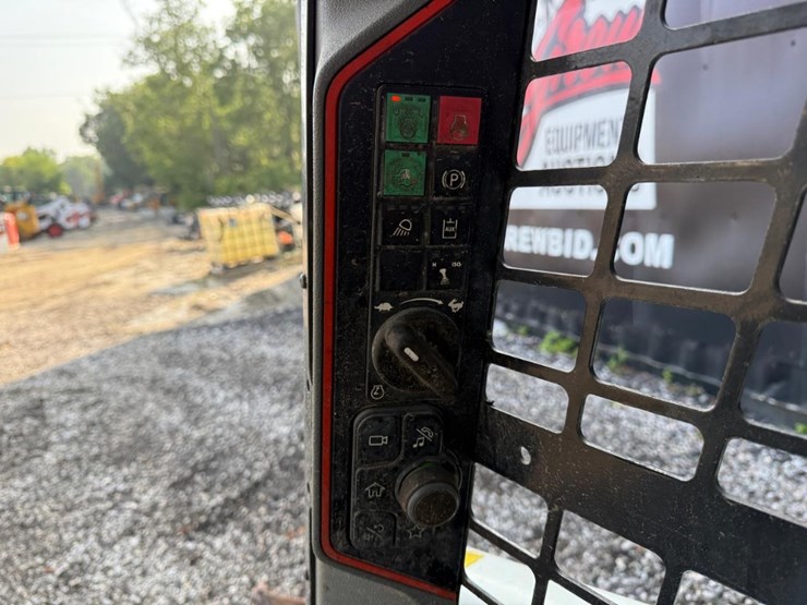 2022-bobcat-t66-image-22