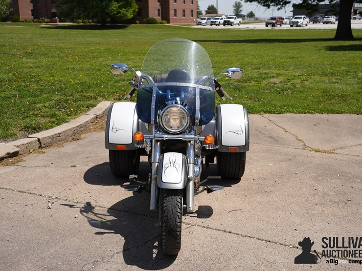 run-#13---2003-suzuki-vl800-trike-image-2