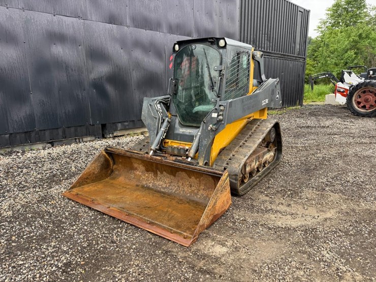 2018-deere-323e-image-8