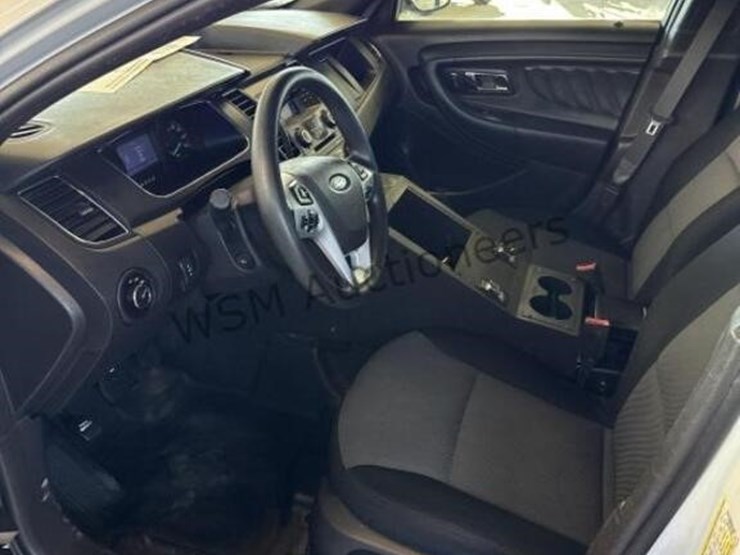 2013-ford-taurus-sdn-image-21