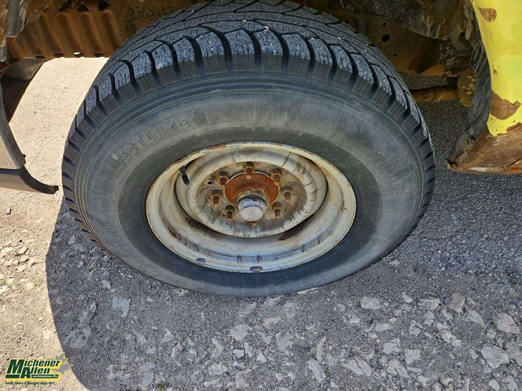 2010-ford-cargo-image-10