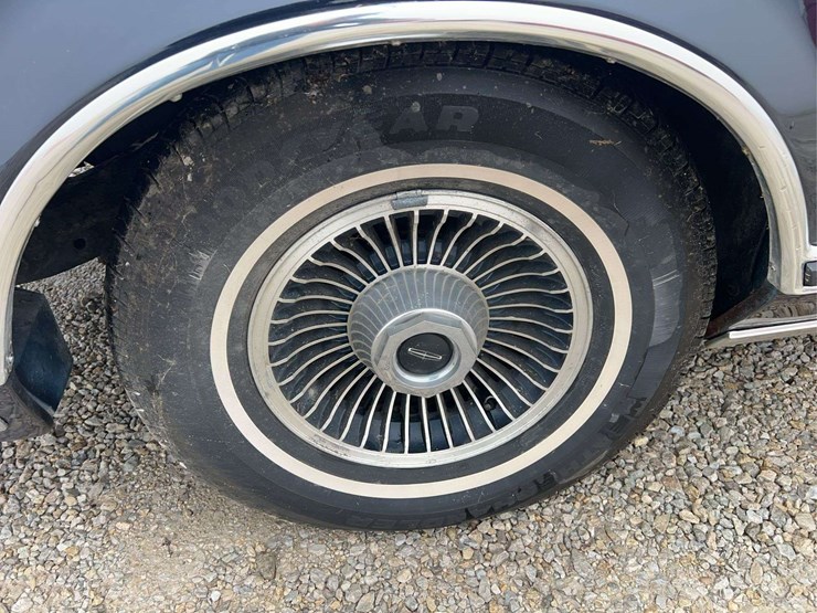 1979-lincoln-continental-mark-v-image-14