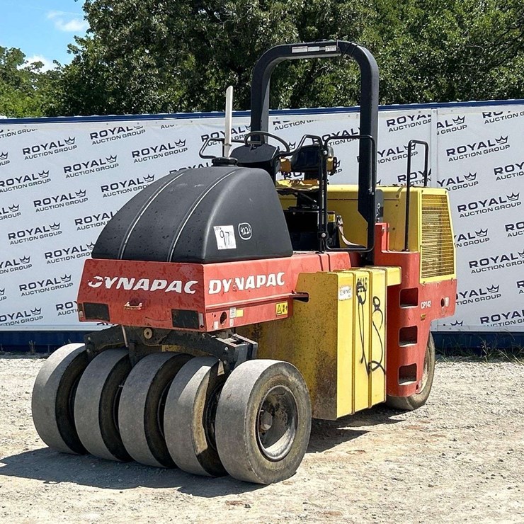 2011 DYNAPAC CP142