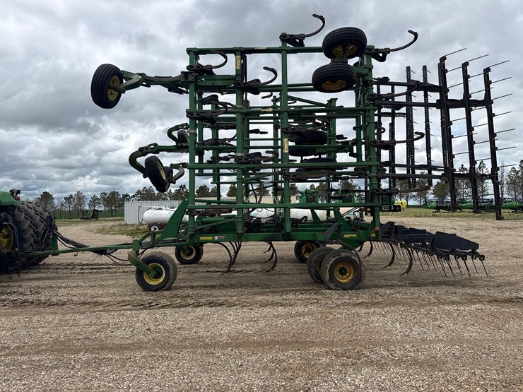 john-deere-2410-image-2