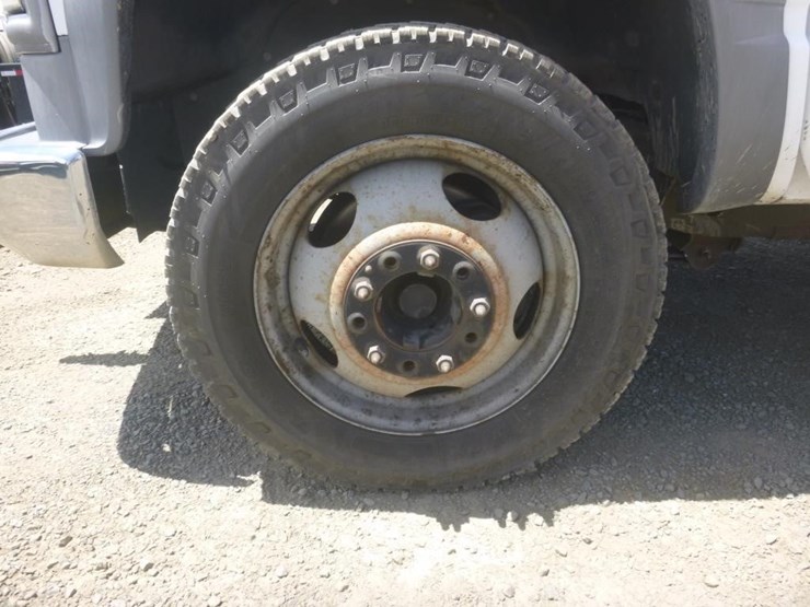 2002-chevrolet-3500-image-17