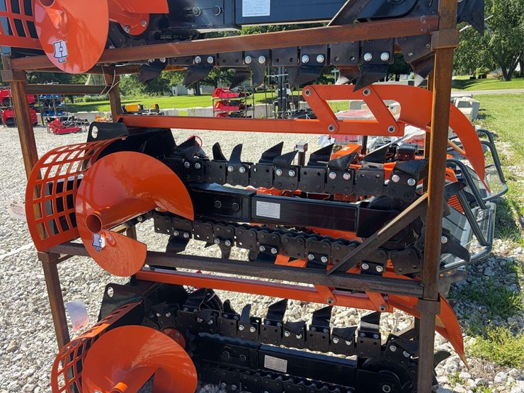 d39-skid-steer-trencher-attachment-image-1