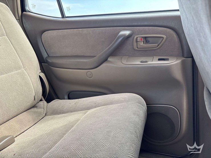 2002-toyota-sequoia-image-21
