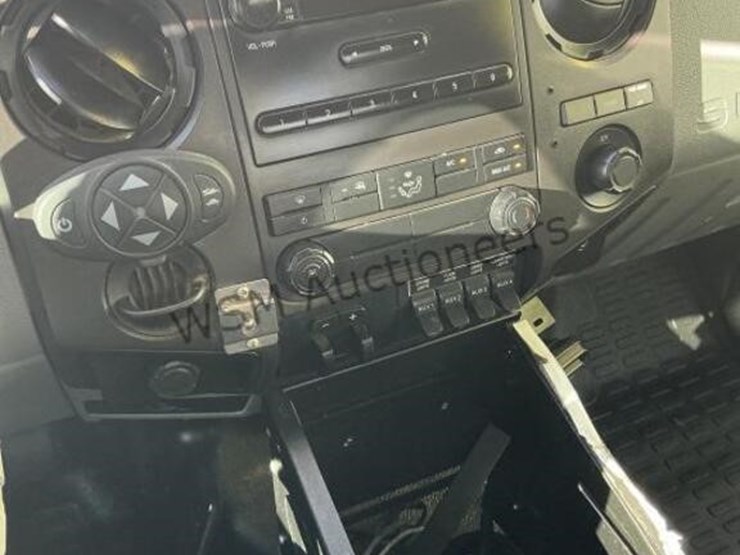 2016-ford-f550-image-22