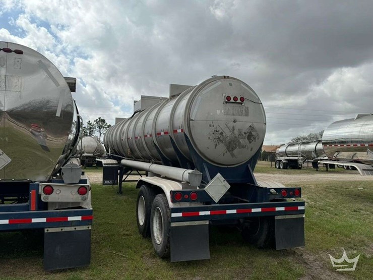 1979-fruehauf-tanker-image-3