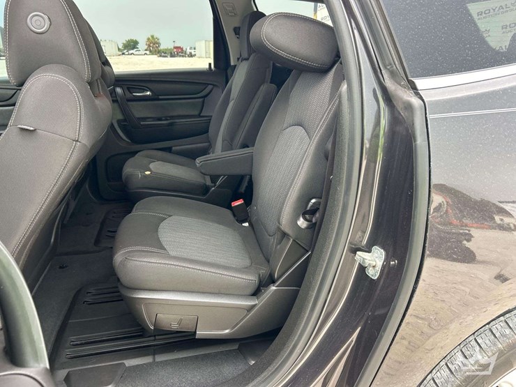 2017-chevrolet-traverse-image-15