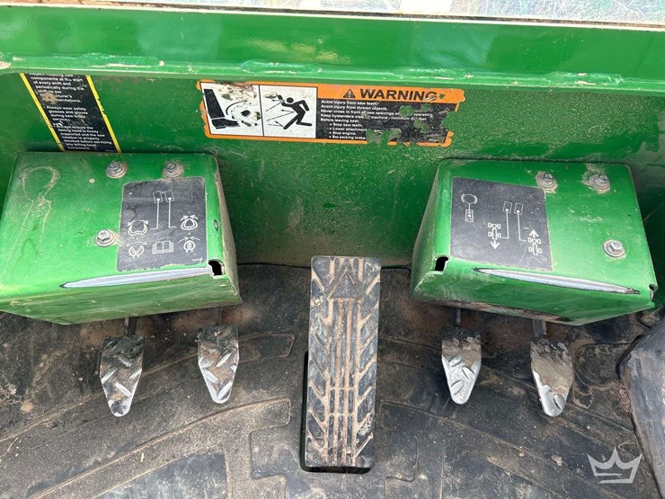 2021-deere-843l-image-11