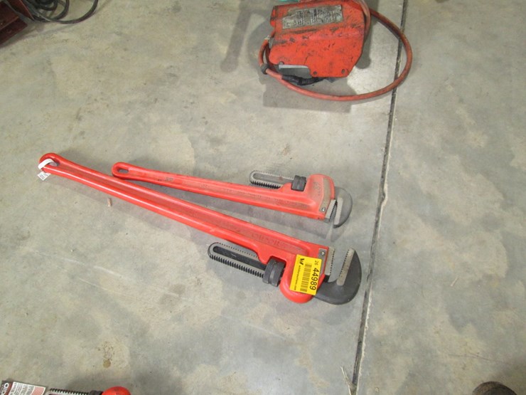 #44987-•-lot-of-(2)-rigid-36"-&-24"-pipe-wrenches-inv#44987-image-1