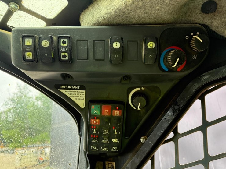 2018-deere-323e-image-21