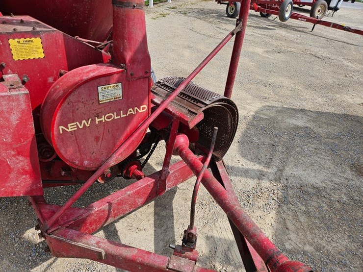 new-holland-352-image-11