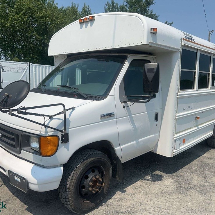 2006 FORD E450