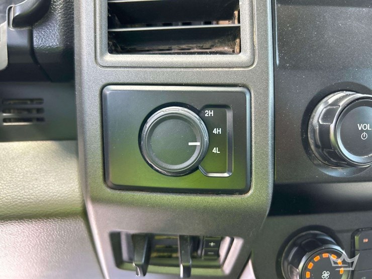 2020-ford-f550-image-18