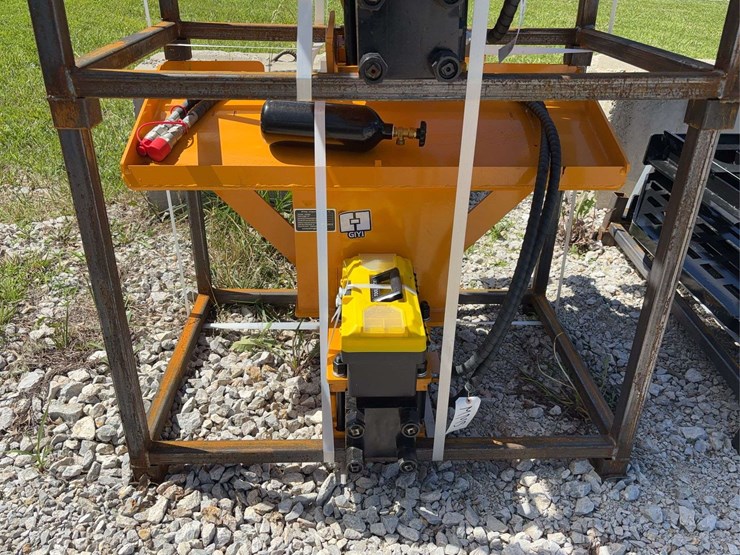 giyi-ad680-hydraulic-pile-hammer-image-4