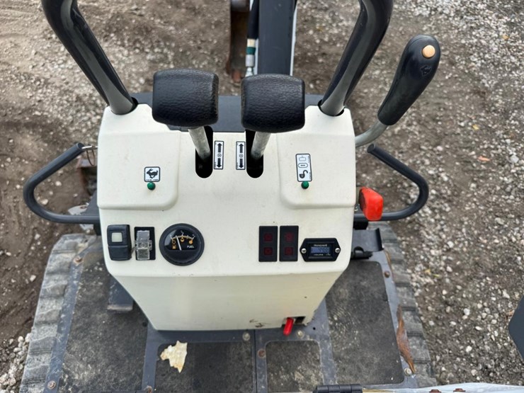 2022-bobcat-e10-image-25