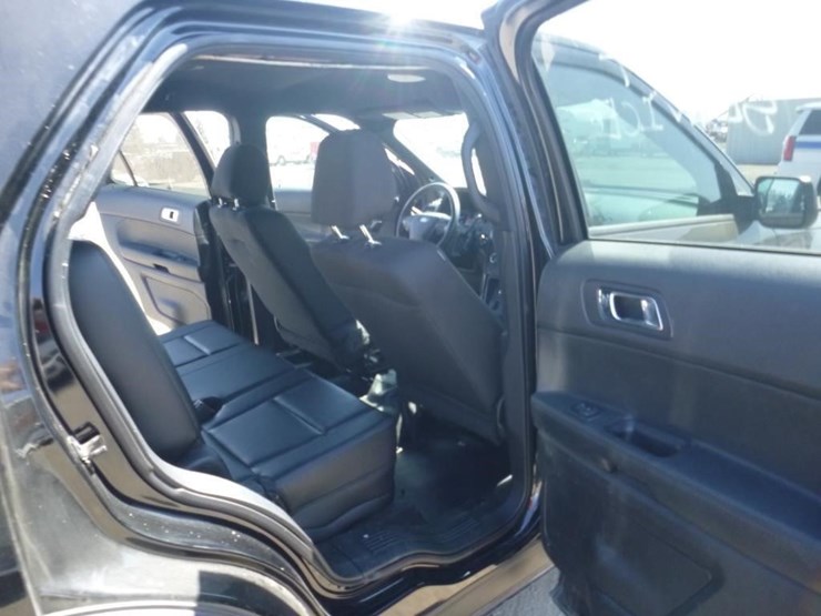 2017-ford-explorer-image-8