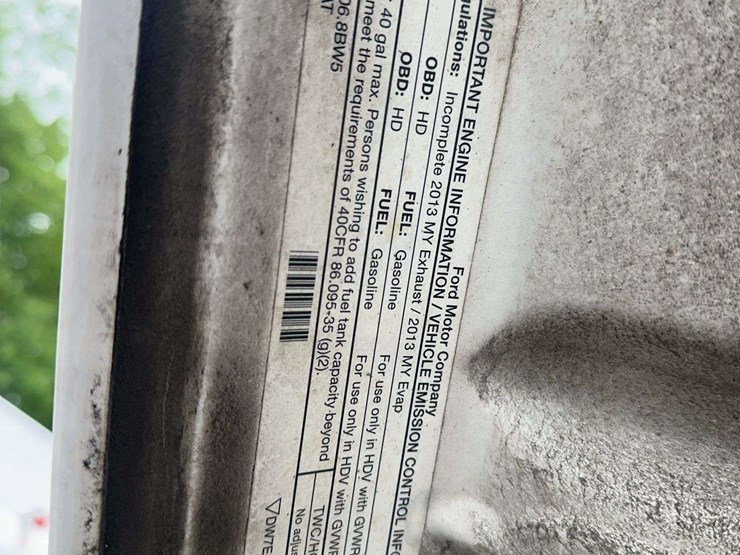 2013-ford-f550-xl-image-32