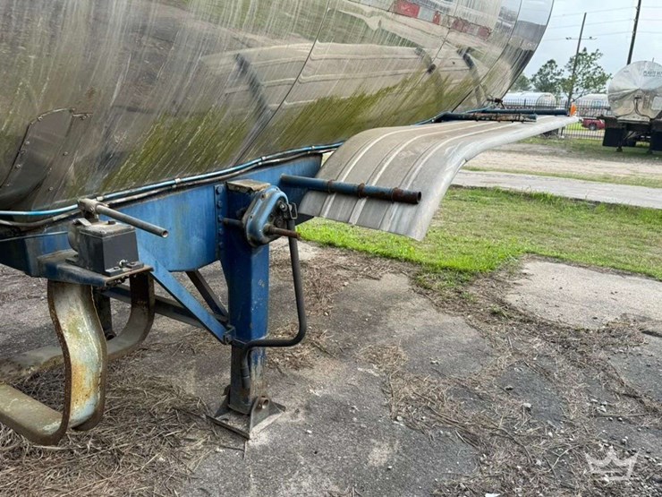 1984-brenner-tank-inc.-6,900-gallon-t/a-chemial-tanker-trailer-image-20