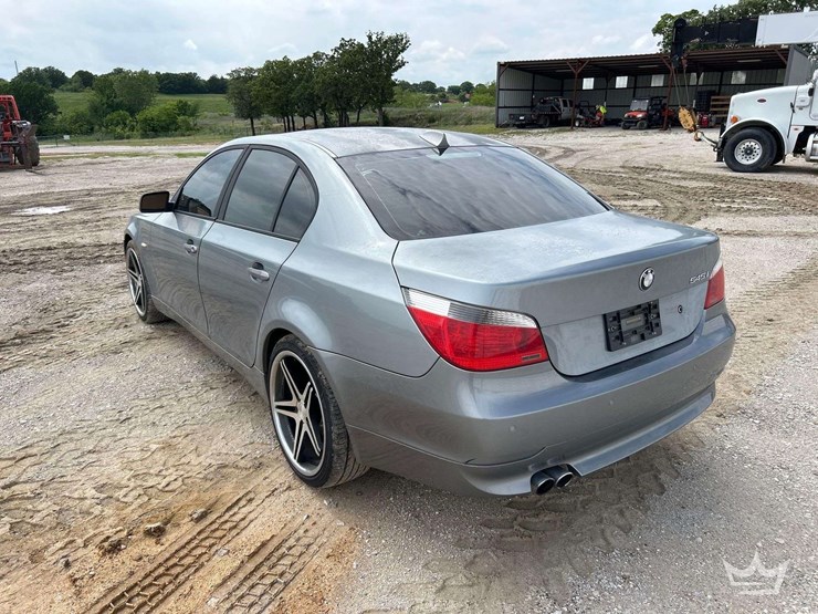 2005-bmw-545i-sedan-image-2